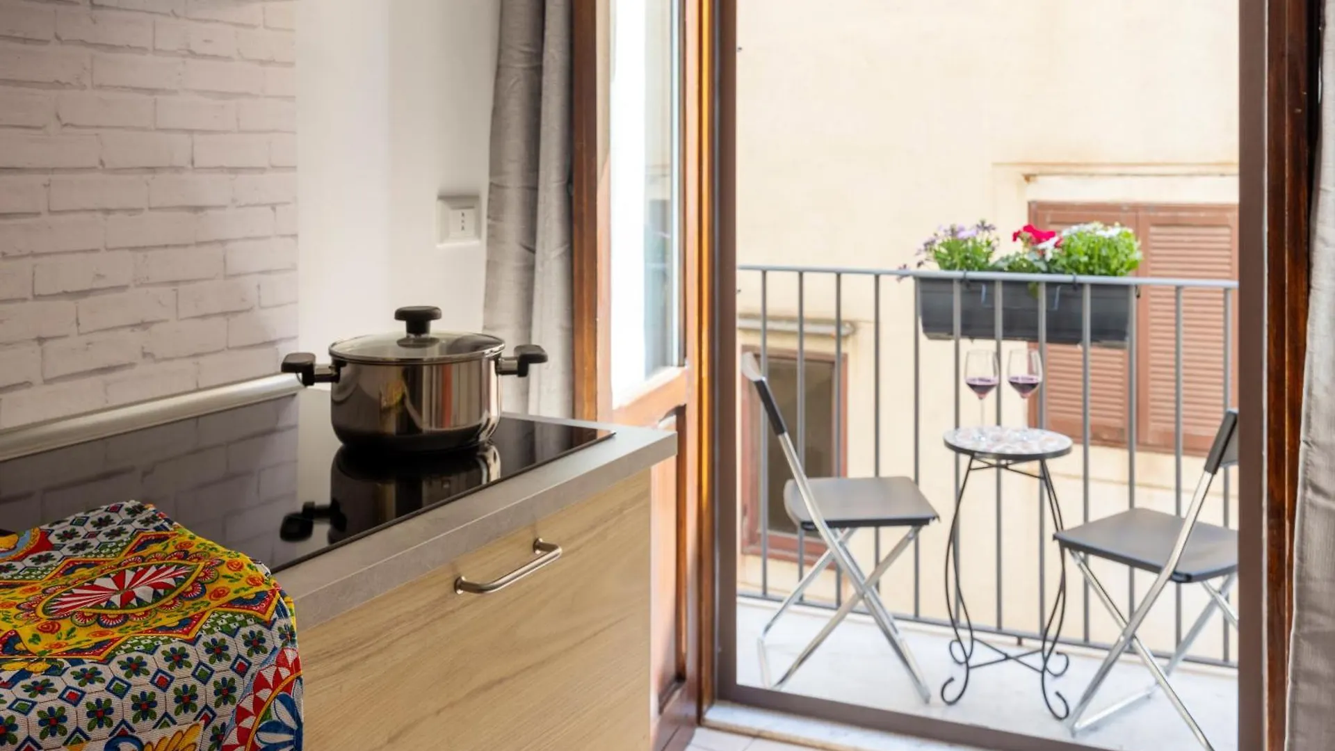 Apartment Palermo Of Living Appartamento Centro Storico Italy